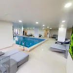 Crystal & Mamaia Nord Апартаменты Нэводари