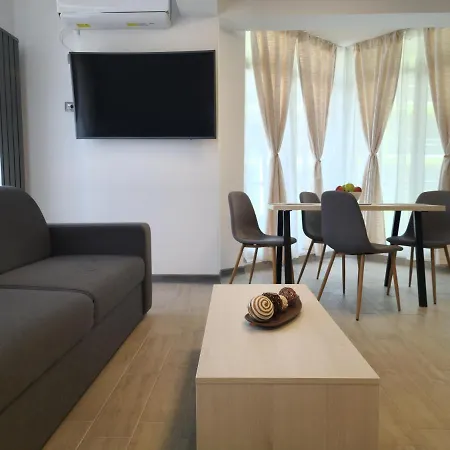 Crystal & Mamaia Nord Appartement 3*