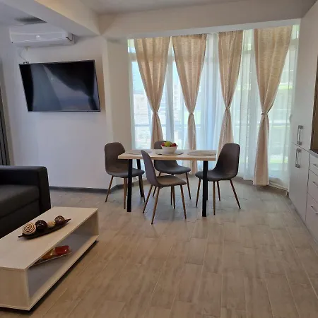 Crystal & Mamaia Nord Appartement 3*