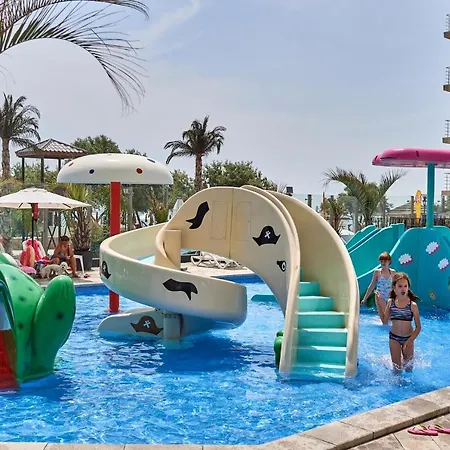 Crystal & Mamaia Nord