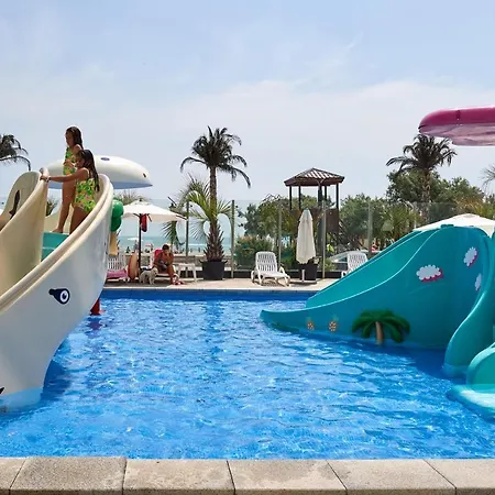Crystal & Mamaia Nord Appartement 3*